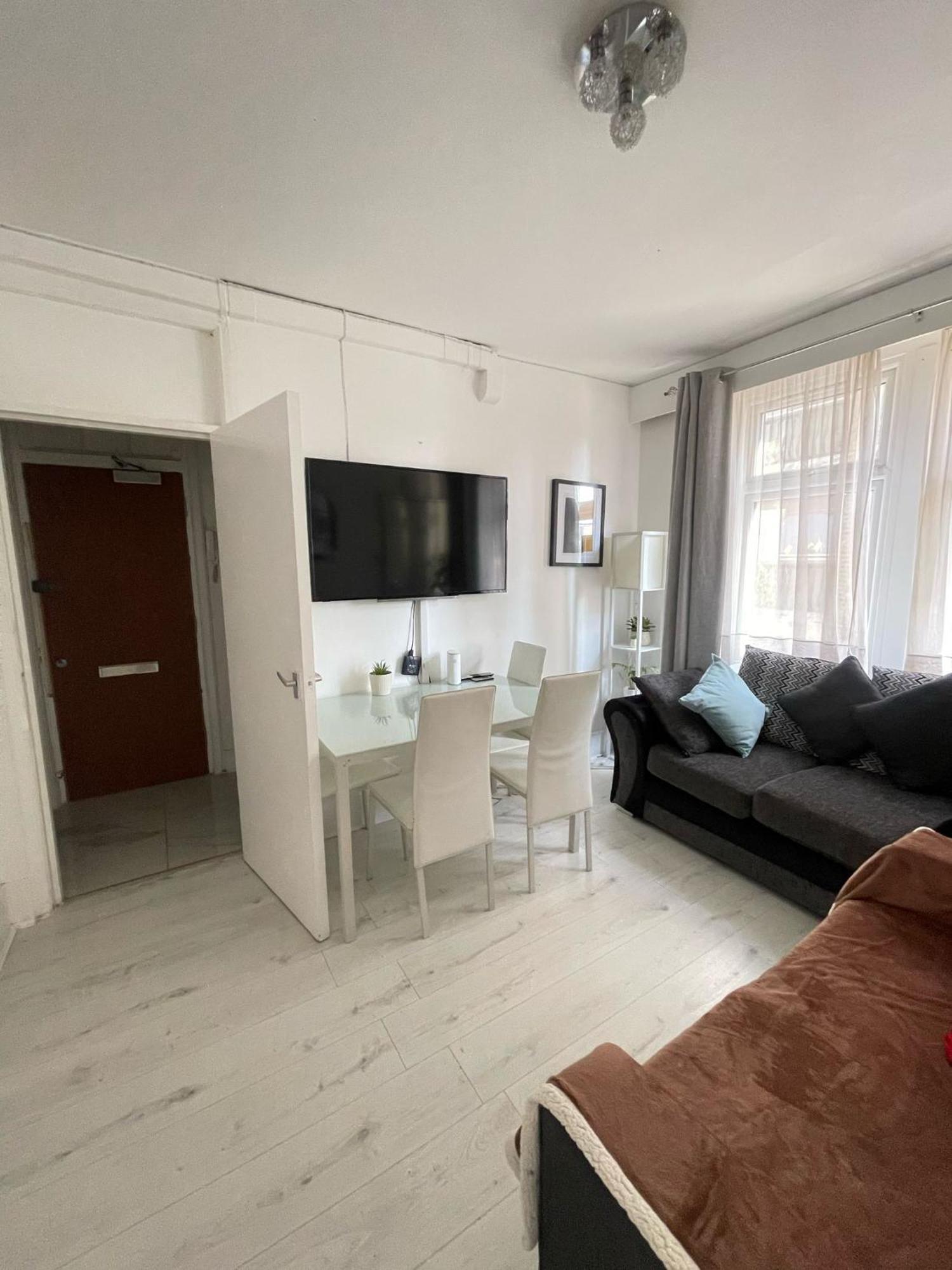 Lovely 2 Bed Flat 2 Floor Miles Londres Exterior foto